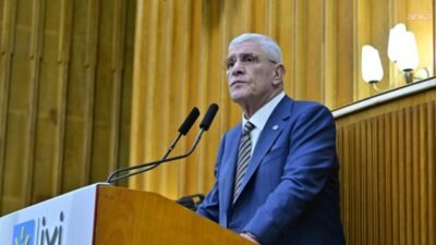 İYİ Parti Genel Başkanı Müsavat Dervişoğlu, 9'uncu Cumhurbaşkanı Süleyman Demirel'in