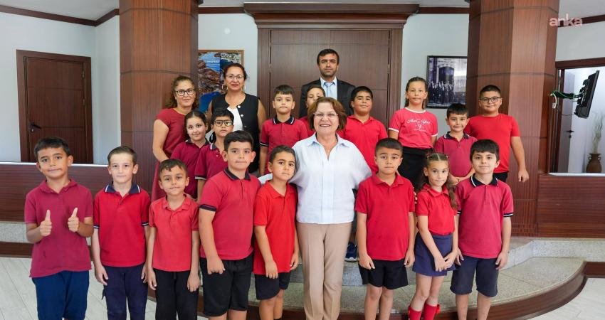 Didim Belediye Başkanı Gençay, minik misafirlerini ağırladı Didim Belediye Başkanı Hatice Gençay, kendisine mektup yazan Arif Nihat