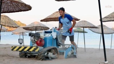 Didim Belediyesi ekipleri, ilçe genelindeki plajlarda kum eleme ve temizlik