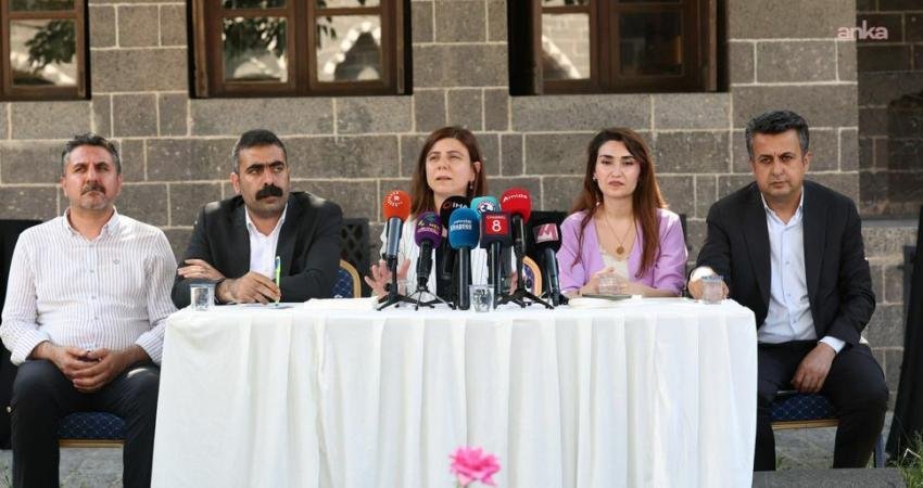 Diyarbakır Büyükşehir Belediyesi Eş Başkanları Ayşe Serra Bucak Küçük ve