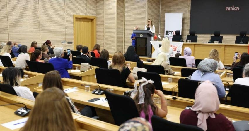 Kadın Adayları Destekleme Derneği (KA.DER), kadınların siyasette ve karar alma mekanizmalarında