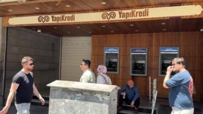 Diyarbakır'ın merkez Sur ilçesindeki Yapı Kredi Bankası şubesine, kimliği belirsiz