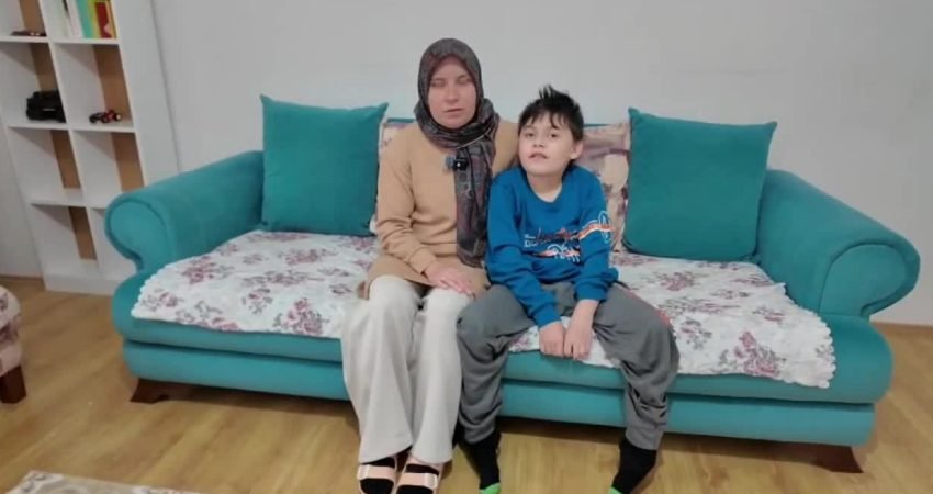 Manisa'nın Soma ilçesinde DMD hastası Şenol Berk Çıvgın'ın tedavisi için