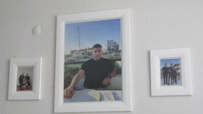Lenfoma tedavisi gören 20 yaşındaki oğlu Cem Şahin'i, kök hücre