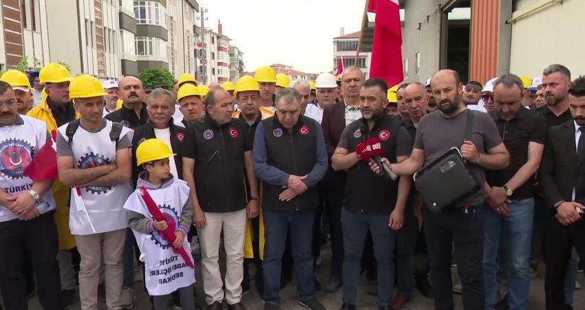Doruk Maden işçilerinin eylemi sürüyor… Türkiye Maden-İş Sendikası Genel Başkanı Akçul: “Yetkililer sesimizi duysun: Haksızlık yapılıyor” Türkiye Maden İşçileri Sendikası (Türk Maden-İş) öncülüğünde bir araya gelen