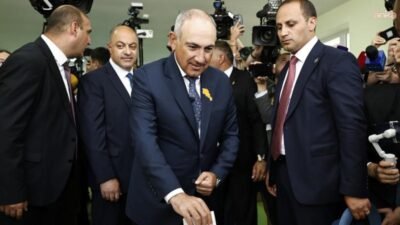 Ermenistan Başbakanı Nikol Paşinyan'ın partisi Sivil Sözleşme Partisi'nin parlamento seçimlerini