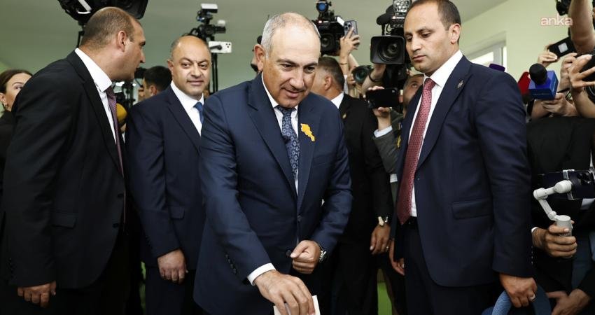 Ermenistan Başbakanı Nikol Paşinyan'ın partisi Sivil Sözleşme Partisi'nin parlamento seçimlerini