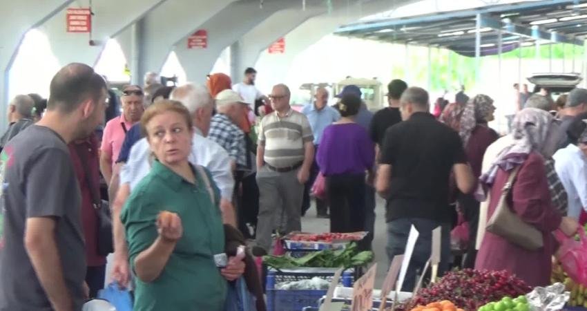 Edirne’de halk pazarında karpuzun kilosu 60 TL'den satılıyor. Bu fiyata