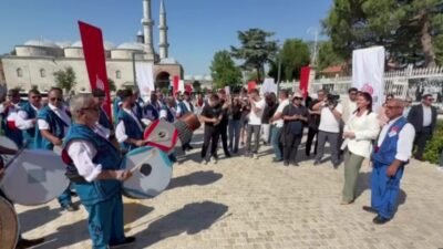 Edirne’de Tarihi Kırkpınar Yağlı Güreşleri Haftası, davul zurna sesleriyle başladı.