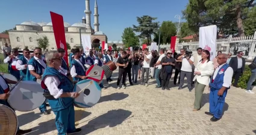 Edirne’de Tarihi Kırkpınar Yağlı Güreşleri Haftası, davul zurna sesleriyle başladı.