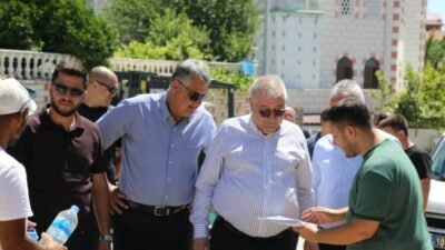 Edremit Belediyesi, yaz sezonunun başlamasıyla birlikte ilçe genelinde yol yapım