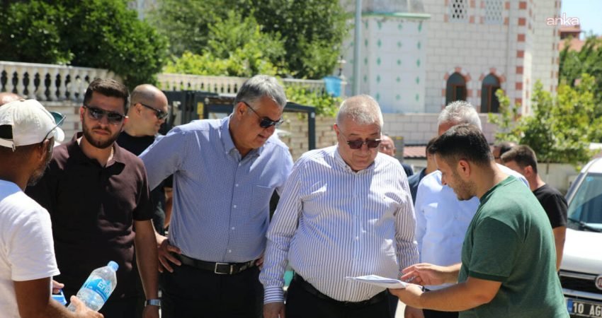 Edremit Belediyesi, yaz sezonunun başlamasıyla birlikte ilçe genelinde yol yapım