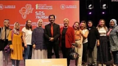 Edremitli Türk halk müziği sanatçısı Diren Aydın, Gençlik ve Spor