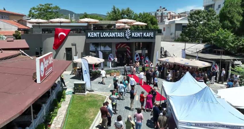 Edremit Belediyesi, yapımı tamamlanan Kent Lokantası, Kent Kafe ve Altınkum Çınaraltı