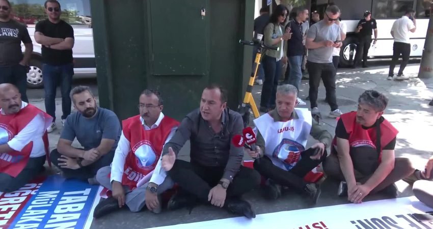 Eğitim-İş'in Milli Eğitim Bakanlığı önündeki eylemine destek veren açlık grevindeki