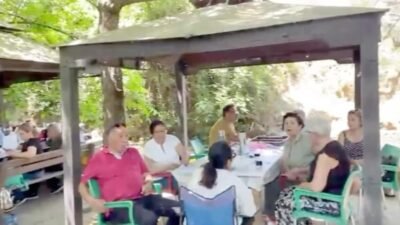 EMEP Genel Başkanı Seyit Aslan, Edremit'te Evrensel gazetesi okurları tarafından