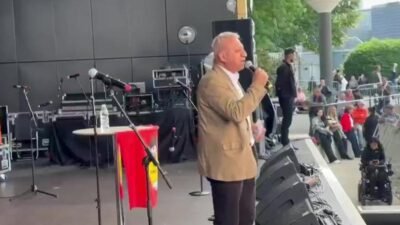 Almanya'nın Köln kentinde Birlik ve Dayanışma Festivali’nde konuşan EMEP Genel