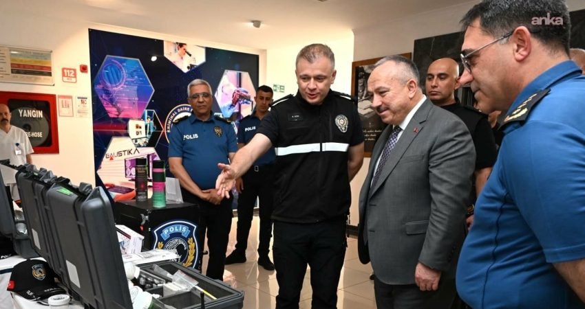 Emniyet Genel Müdürü Ali Fidan, Kriminal Daire Başkanlığı'nı ziyaret ederek
