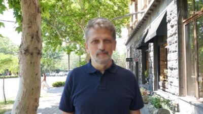 Erivan'da bir vatandaşın, "Niye Türkçe konuşuyorsun" tepkisiyle karşılaşan eski HDP