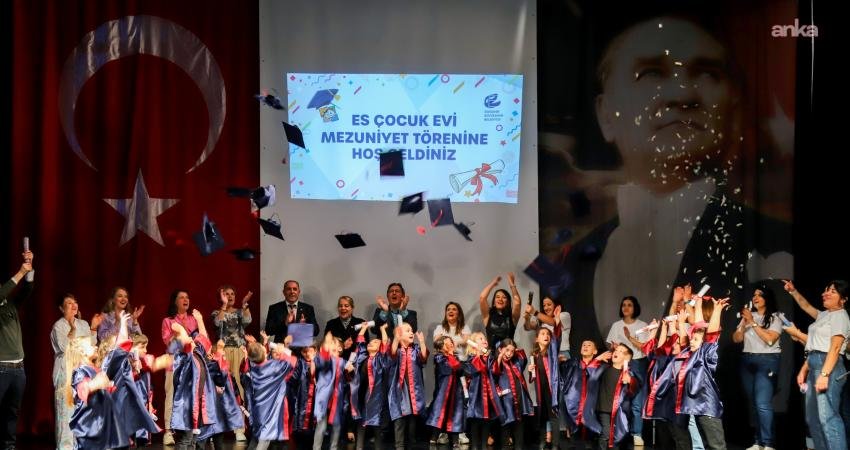 Eskişehir Büyükşehir Belediyesi Es Çocuk Evi’nde eğitim gören minik öğrenciler,
