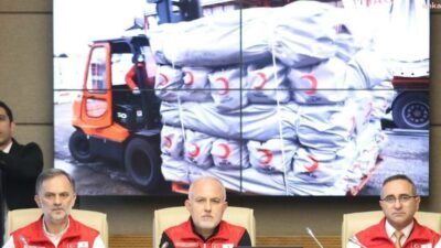 Eski Kızılay Genel Başkanı Kerem Kınık, kızı Fatıma Zehra Kınık Demir'in