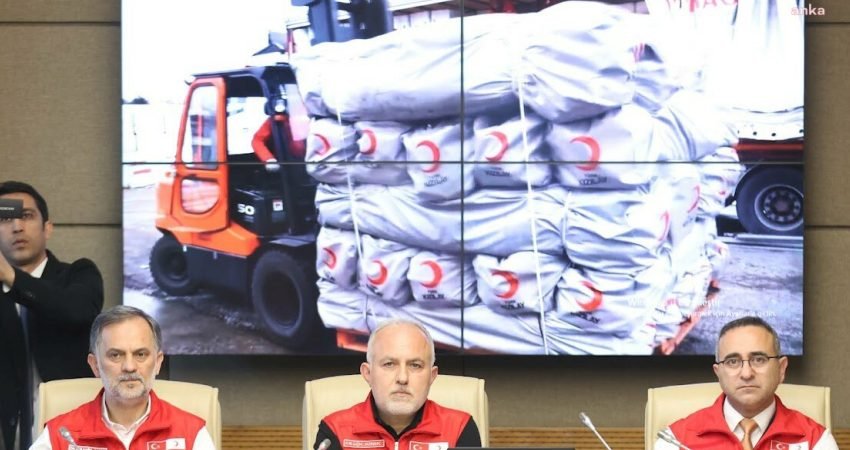 Eski Kızılay Genel Başkanı Kerem Kınık, kızı Fatıma Zehra Kınık Demir'in