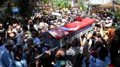 Kuşadası’nda bir süredir tedavi gördüğü hastanede yaşamını yitiren eski Belediye