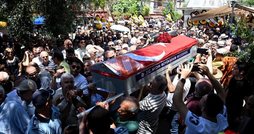 Kuşadası’nda bir süredir tedavi gördüğü hastanede yaşamını yitiren eski Belediye
