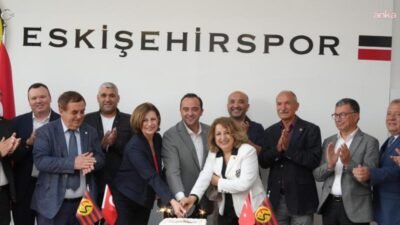Eskişehir Büyükşehir Belediye Başkanı Ayşe Ünlüce, Eskişehirspor’un kuruluşunun 61. yılı