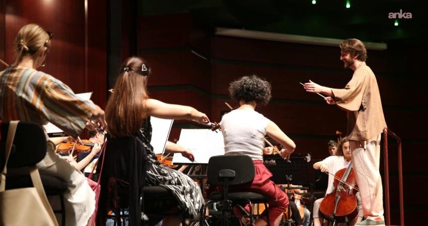 Eskişehir Uluslararası Orkestra Şefliği Yarışması’nda birinci aşama sonuçları açıklandı Eskişehir Büyükşehir Belediyesi tarafından bu yıl ilk kez düzenlenen Eskişehir