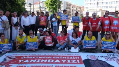 Özel sektör öğretmenlerine destek için Eskişehir'de düzenlenen oturma eyleminde konuşan