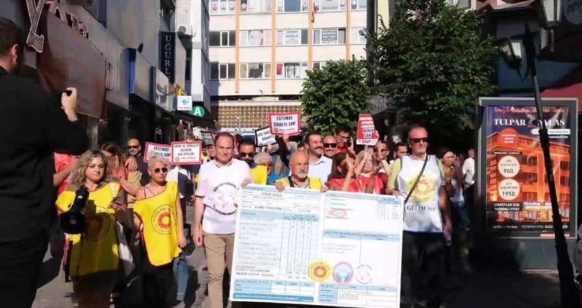 Eskişehir’de Dershaneler Sokak’ta bir araya gelen Eğitim Sen, Eğitim İş