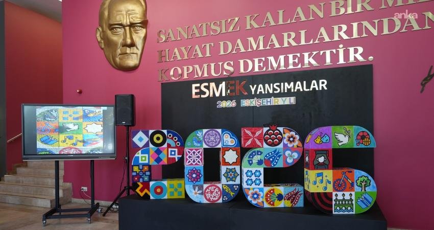 ESMEK’in 25’inci yıl coşkusu, “Yansımalar” sergisiyle taçlandı Eskişehir Büyükşehir Belediyesi’nin yaşam boyu öğrenme markası ESMEK, 25’inci kuruluş