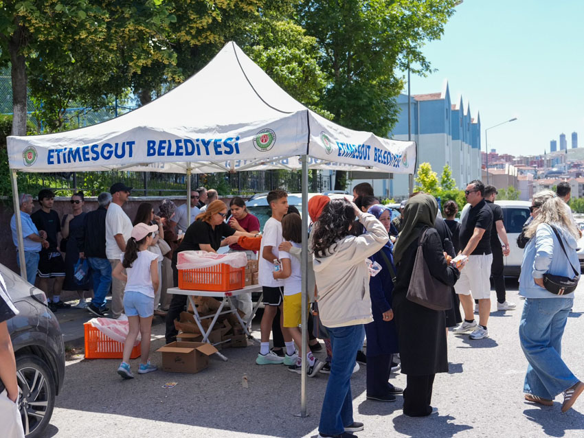 Etimesgut Belediyesi, Yükseköğretim Kurumları Sınavı (YKS) kapsamında sınav merkezlerinde kurduğu