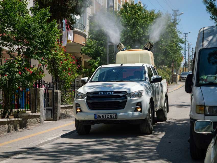Etimesgut Belediyesi, yaz aylarında artış gösteren sinek ve haşerelere karşı