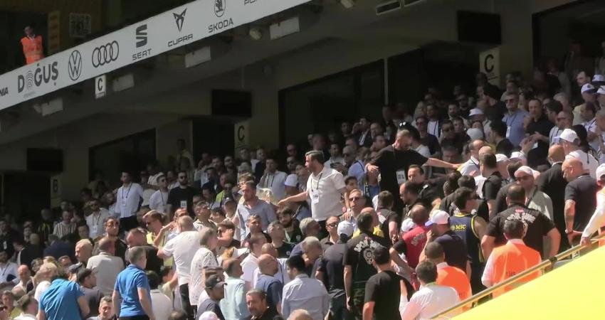 Fenerbahçe Olağanüstü Seçimli Genel Kurul Toplantısı gergin başladı. Klüp başkanlığına