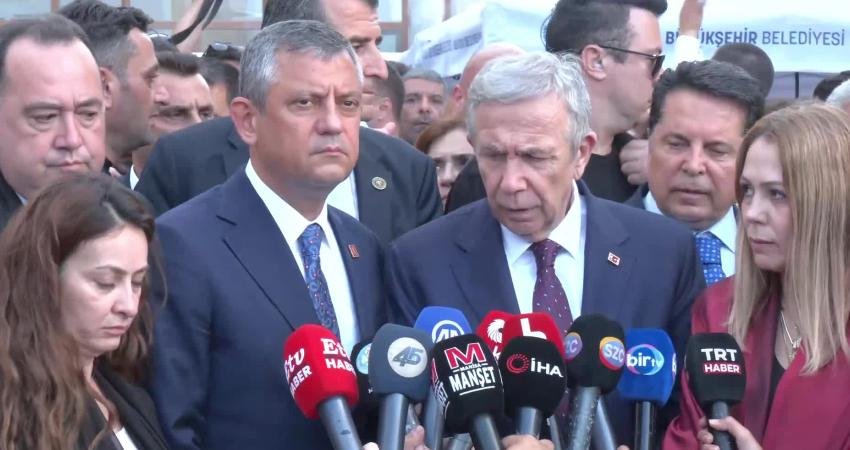 Ferdi Zeyrek vefatının birinci yılında Manisa’da anıldı… Özgür Özel: Anısını yaşatacağız, emanetlerine sahip çıkacağız Merhum Manisa Büyükşehir Belediye Başkanı Ferdi Zeyrek için vefatının birinci