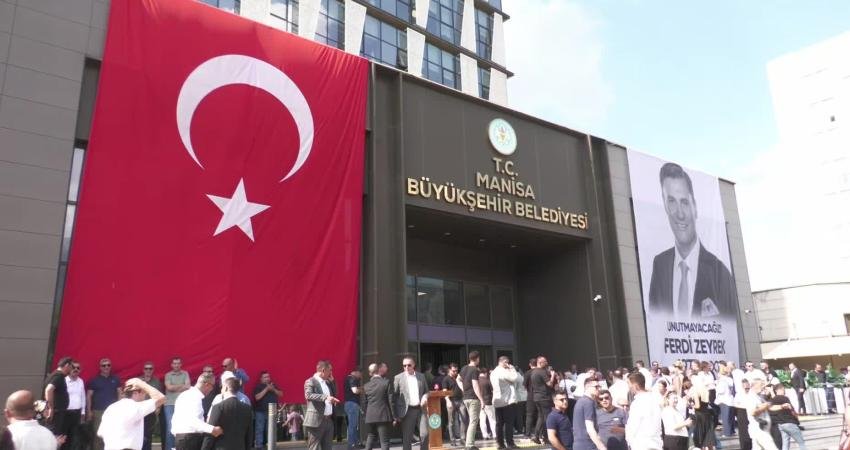 Merhum Manisa Büyükşehir Belediye Başkanı Ferdi Zeyrek, vefatının birinci yılında