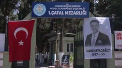 Manisa Büyükşehir Belediye Başkanı Ferdi Zeyrek'in vefatının birinci yılında kabri
