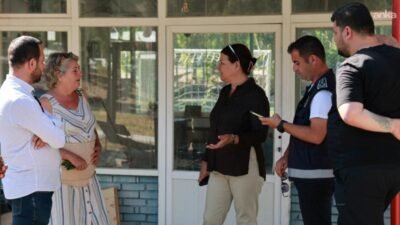 Foça Belediyesi, belediyeye devredilen halı saha tesisini Foça Belediyespor’un kullanımına