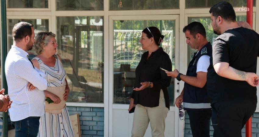Foça Belediyesi, belediyeye devredilen halı saha tesisini Foça Belediyespor’un kullanımına