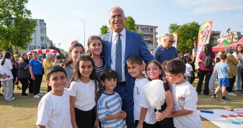 Gaziemir Belediyesi’nin Dünya Çevre Günü’nde düzenlediği Çevre Şenliği’ne katılan çocuklar,