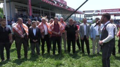 Manisa Büyükşehir Belediyesi tarafından düzenlenen Geleneksel Yuntdağı Yağlı Güreşleri’nin ikinci
