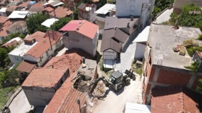 Gemlik Belediyesi ekipleri, çevre güvenliğini tehdit eden metruk yapıların kontrollü