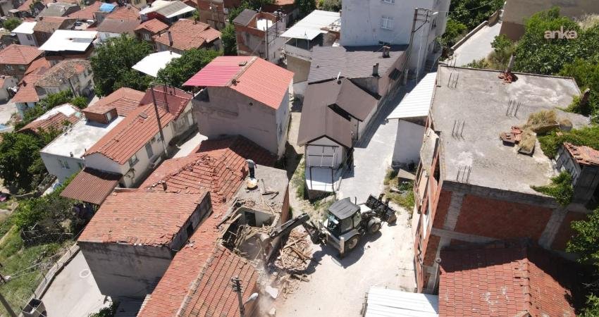 Gemlik Belediyesi ekipleri, çevre güvenliğini tehdit eden metruk yapıların kontrollü
