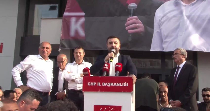 Görevden alınan CHP Adana İl Başkanı Anıl Tanburoğlu, İl Başkanlığı