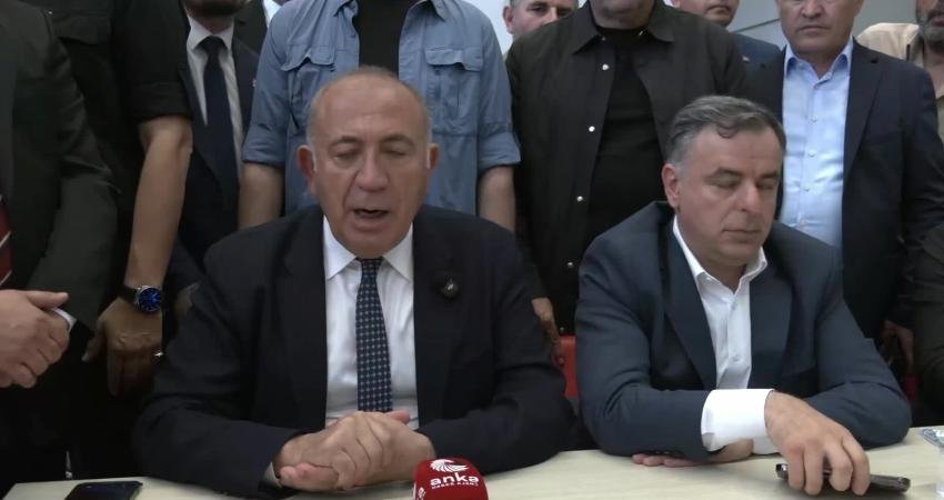 Gürsel Tekin: “Kılıçdaroğlu’nun günü gününde göstermiş olduğu sağduyu ve hoşgörüyü lütfen iyi kullanın” Eski CHP Genel Sekreteri Gürsel Tekin, "Sayın Kılıçdaroğlu'nun, günü gününde