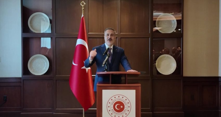 Dışişleri Bakanı Hakan Fidan, Toronto'da Kanada'da yerleşik Türk iş insanlarıyla