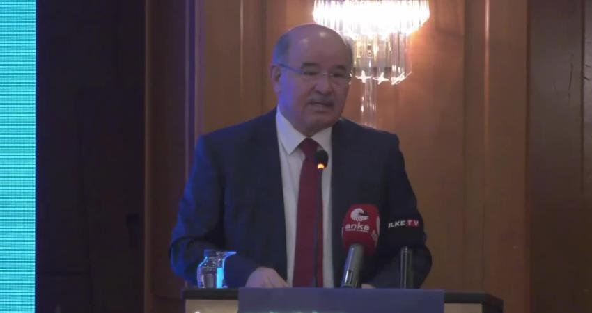 Hüseyin Çelik: “Susma hakkını kullanan bir toplum olamaz. Susan insan hak iddiasında bulunamaz” Eski Milli Eğitim Bakanı Hüseyin Çelik, “Susma hakkını kullanan bir