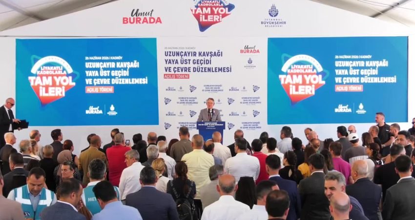 İstanbul Büyükşehir Belediye (İBB) Başkanvekili Nuri Aslan, Uzunçayır Kavşağı Yaya